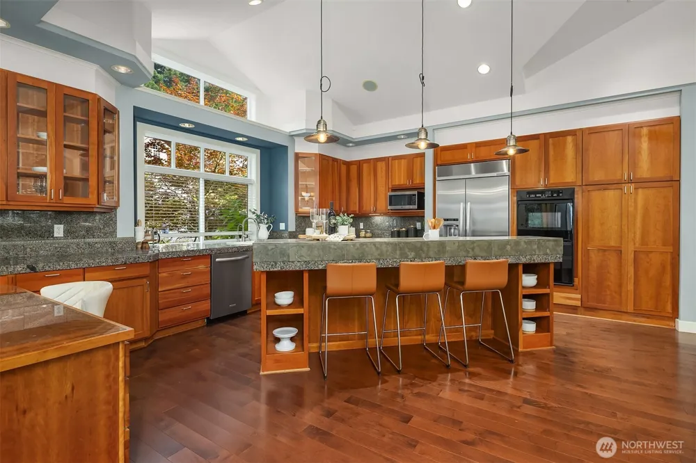 5245 Jung Frau Place NW Issaquah, WA 98027