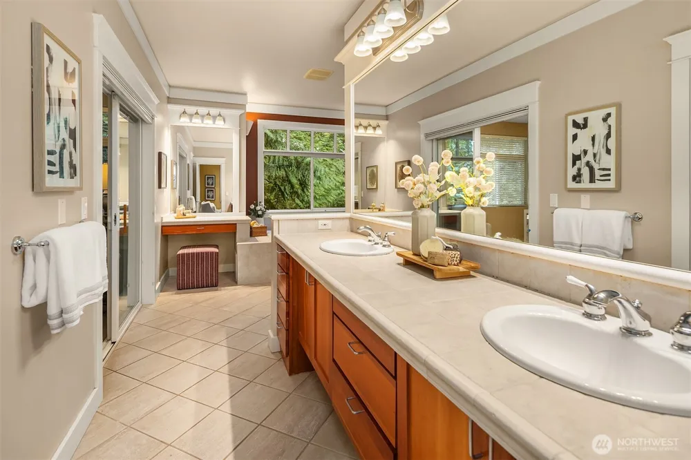 5245 Jung Frau Place NW Issaquah, WA 98027