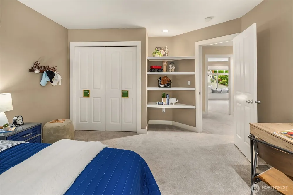 5245 Jung Frau Place NW Issaquah, WA 98027