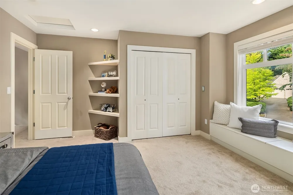5245 Jung Frau Place NW Issaquah, WA 98027