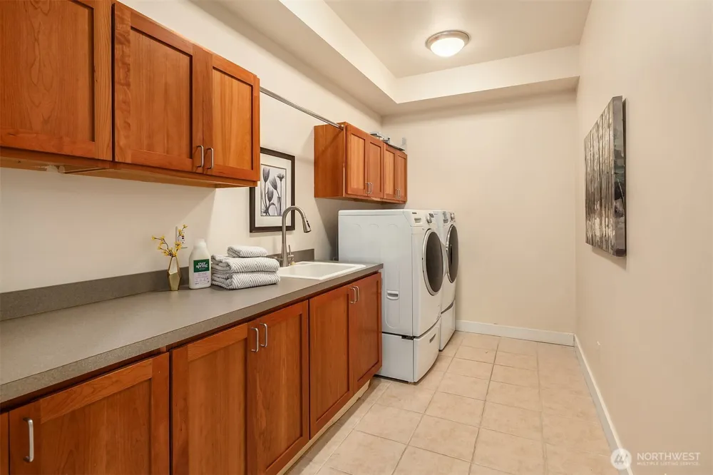 5245 Jung Frau Place NW Issaquah, WA 98027