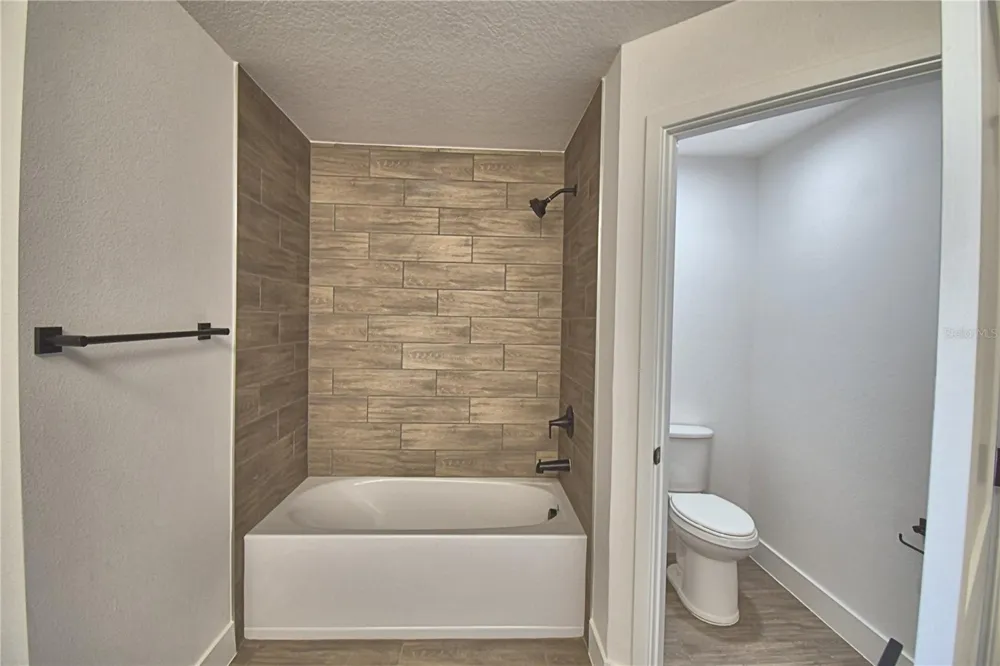 5403 WATERSIDE DRIVE Auburndale, FL 33823
