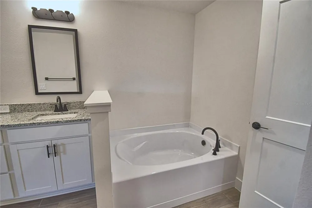 5403 WATERSIDE DRIVE Auburndale, FL 33823