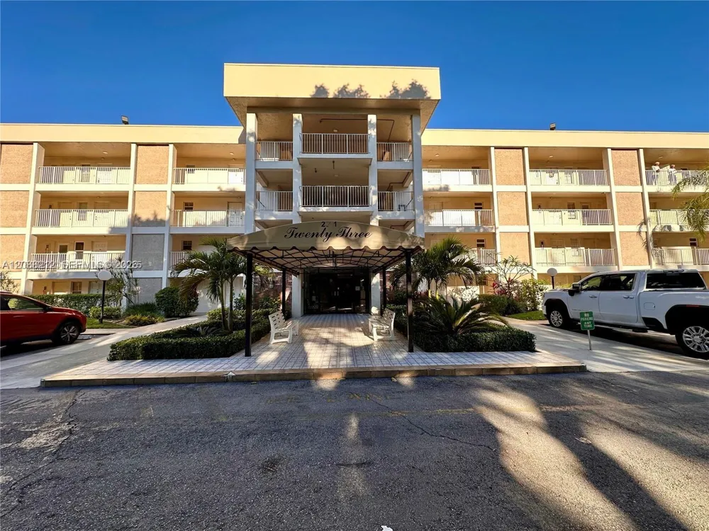2601 S Course Dr #206 Pompano Beach, FL 33069