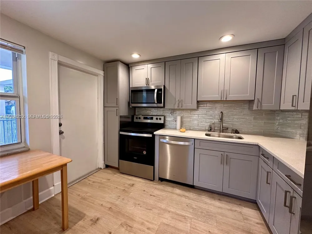 2601 S Course Dr #206 Pompano Beach, FL 33069