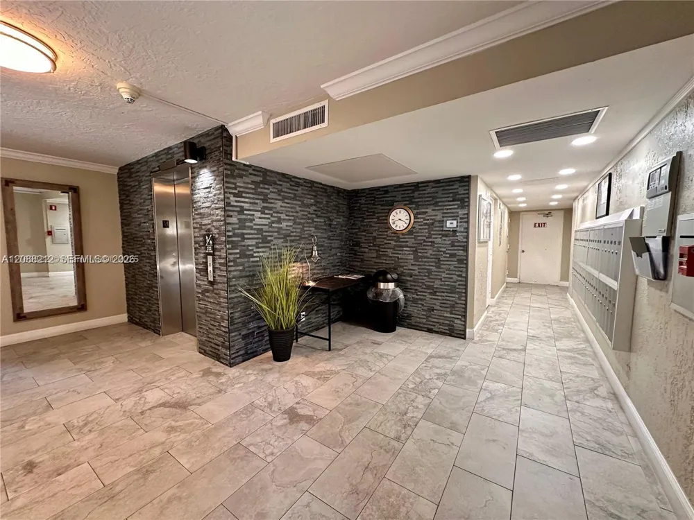 2601 S Course Dr #206 Pompano Beach, FL 33069