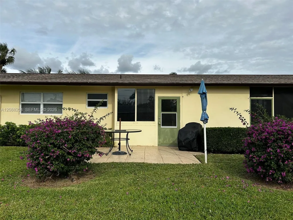 2941 Crosley Dr W #H West Palm Beach, FL 33415