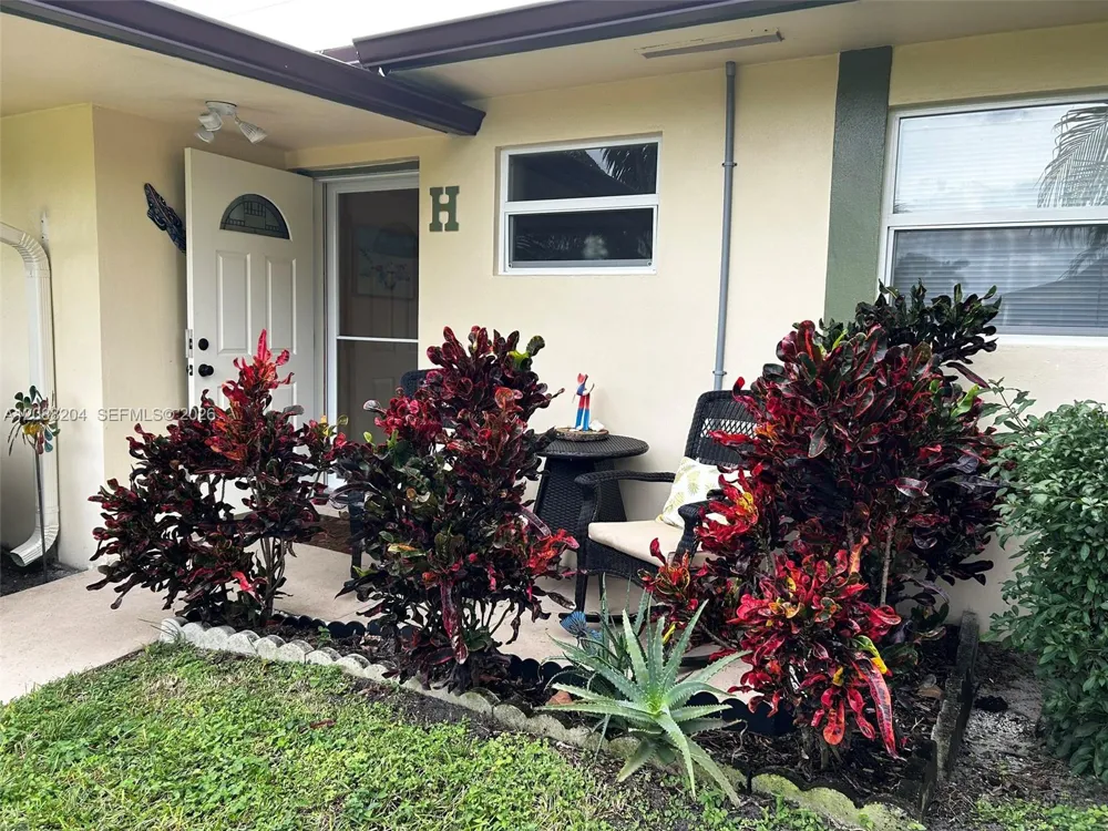 2941 Crosley Dr W #H West Palm Beach, FL 33415