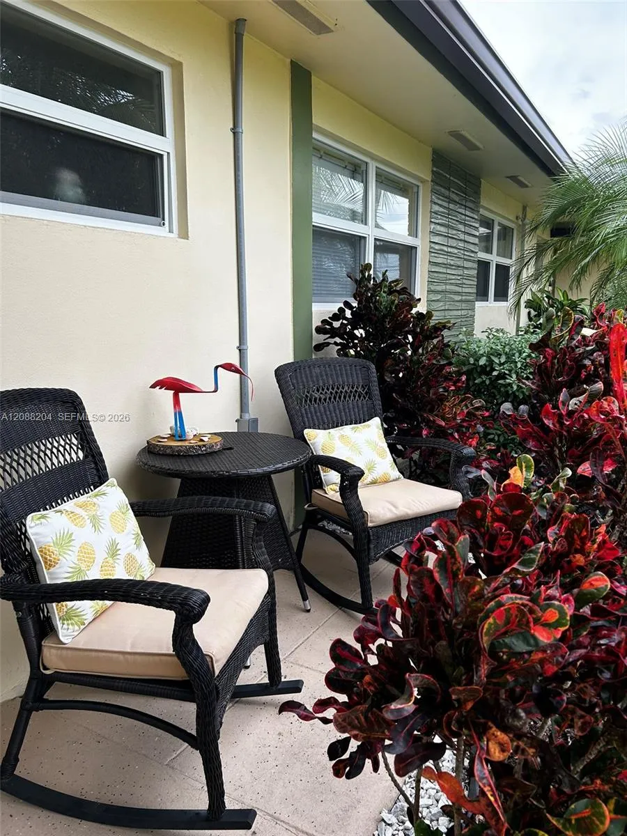 2941 Crosley Dr W #H West Palm Beach, FL 33415