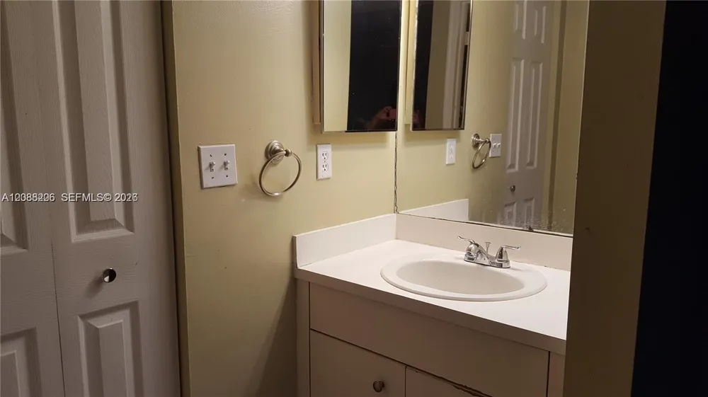 2457 NW 56th Ave #4-202 Lauderhill, FL 33313