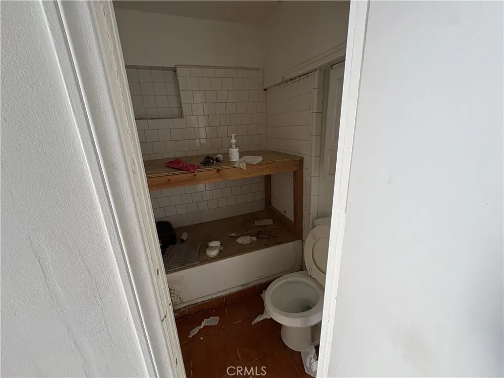 1644 S Wilton Pl #2 Los Angeles, CA 90019