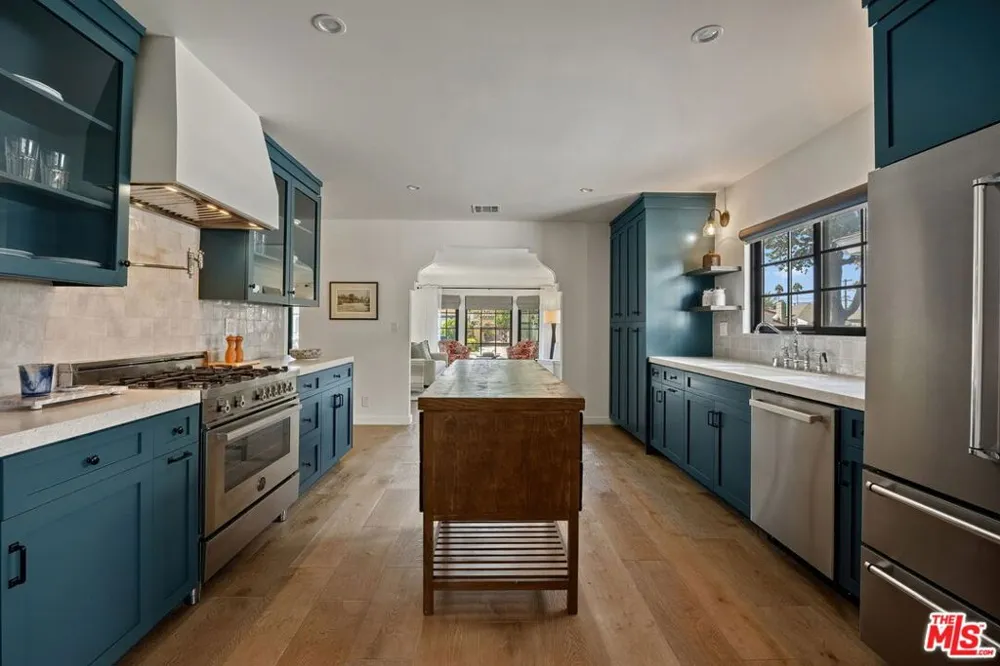 3866 Olmsted Avenue Los Angeles, CA 90008