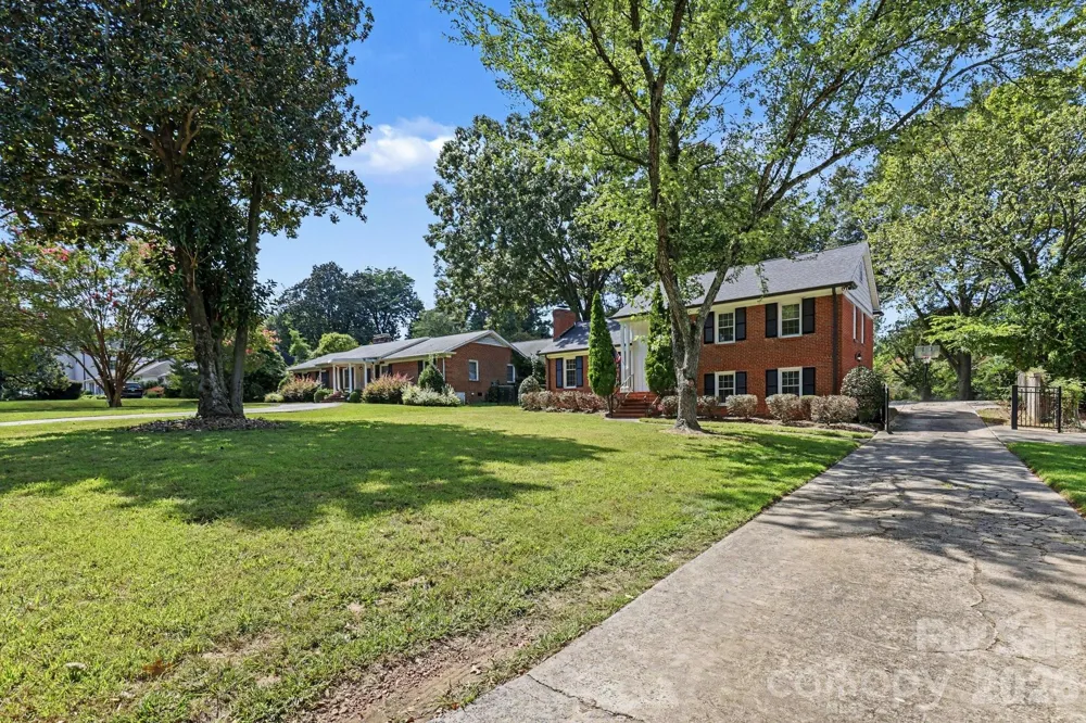 3846 Barclay Downs Drive Charlotte, NC 28209