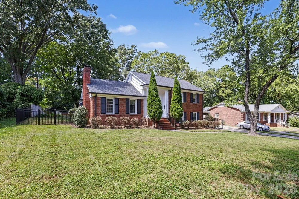 3846 Barclay Downs Drive Charlotte, NC 28209