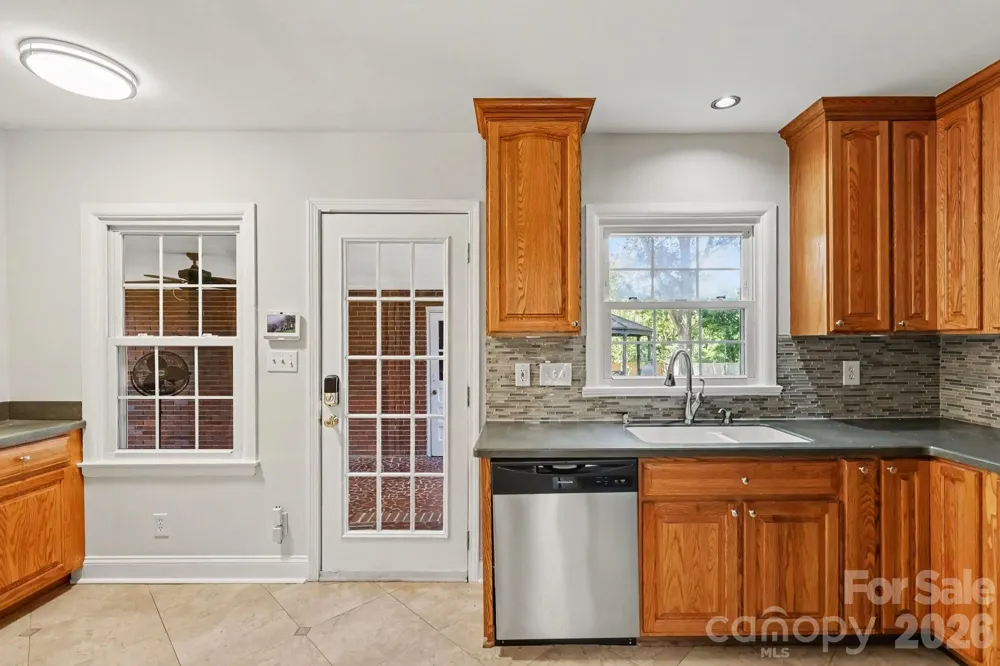 3846 Barclay Downs Drive Charlotte, NC 28209