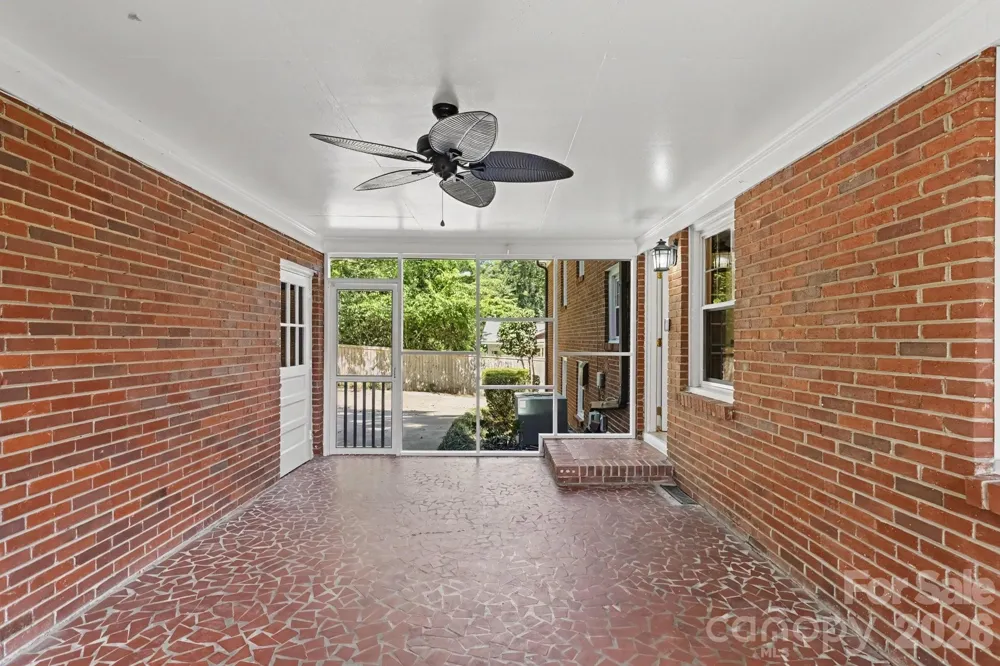 3846 Barclay Downs Drive Charlotte, NC 28209