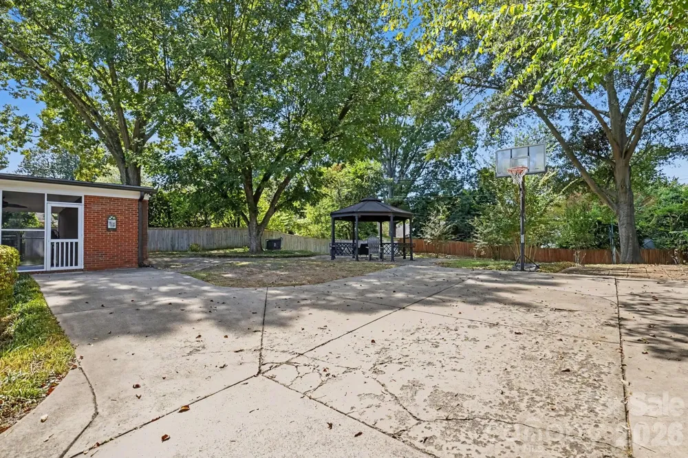 3846 Barclay Downs Drive Charlotte, NC 28209