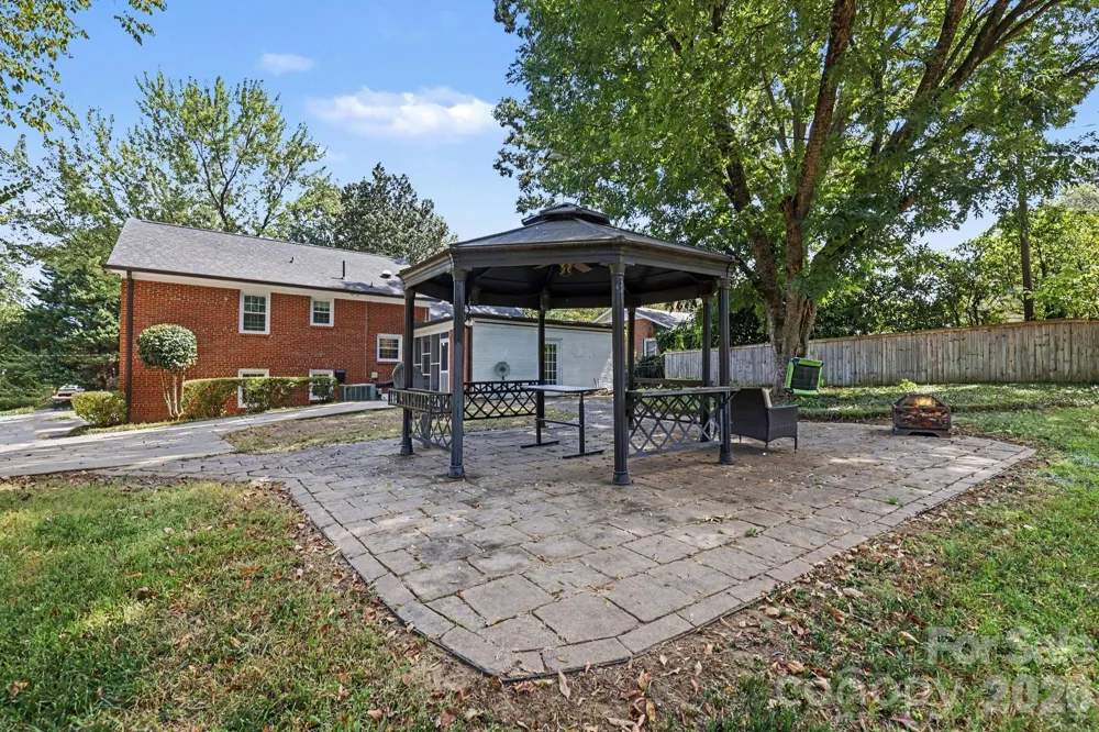 3846 Barclay Downs Drive Charlotte, NC 28209