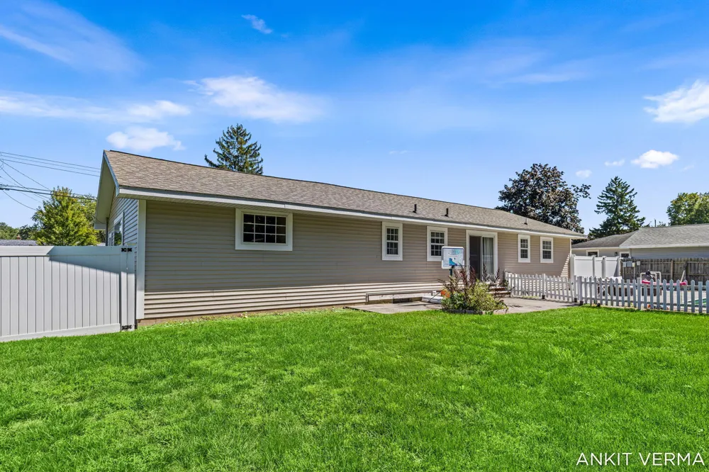 7439 Eastlane Avenue Georgetown Charter Township, MI 49428