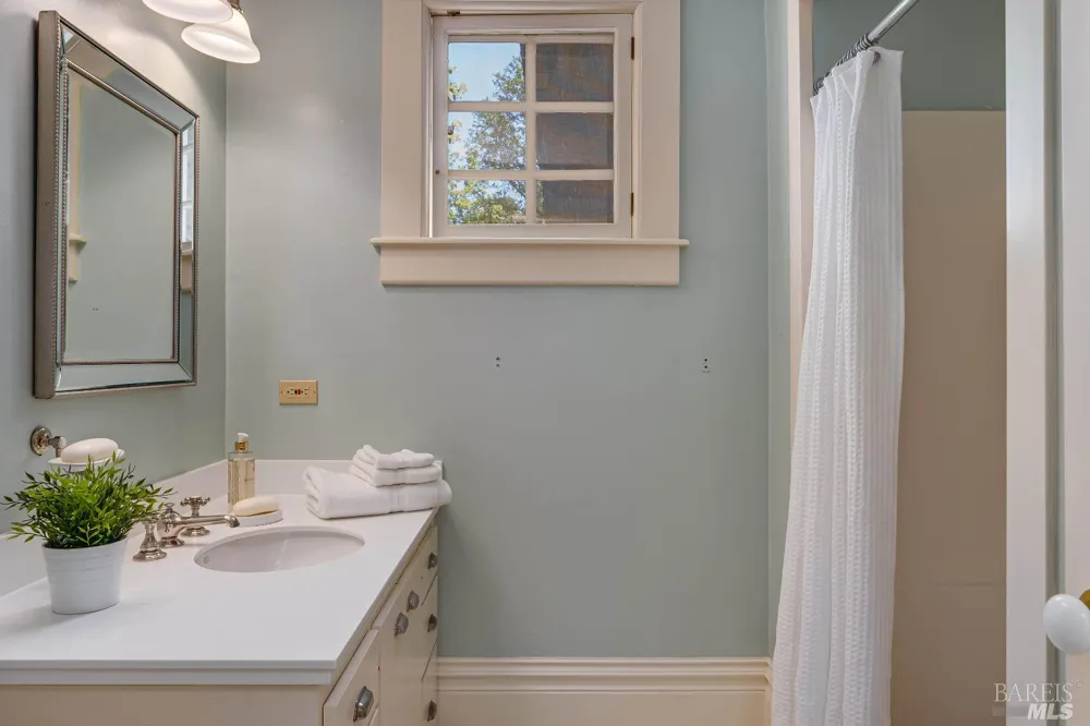 1105 Lodi Lane St. Helena, CA 94574