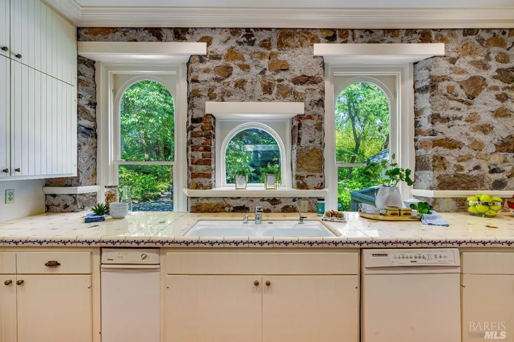 1105 Lodi Lane St. Helena, CA 94574
