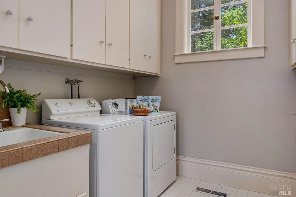 1105 Lodi Lane St. Helena, CA 94574