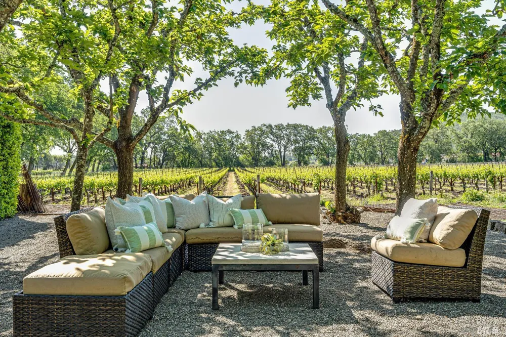 1105 Lodi Lane St. Helena, CA 94574