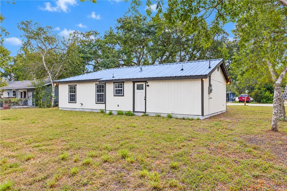 1120 Oakland Alice, TX 78332