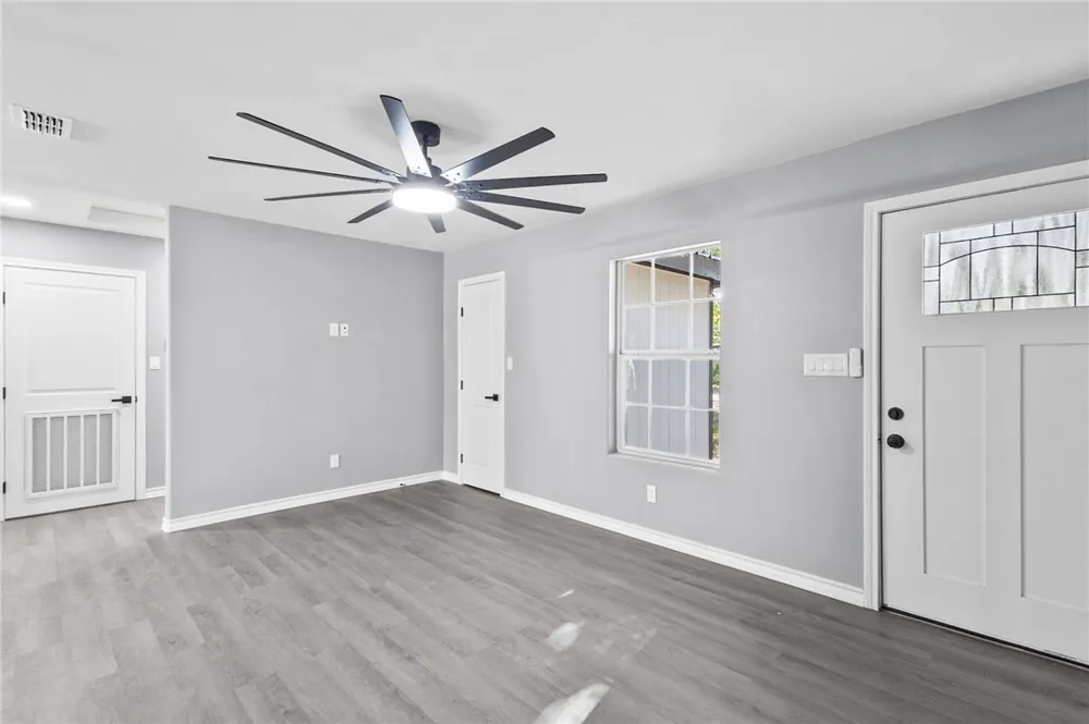 1120 Oakland Alice, TX 78332
