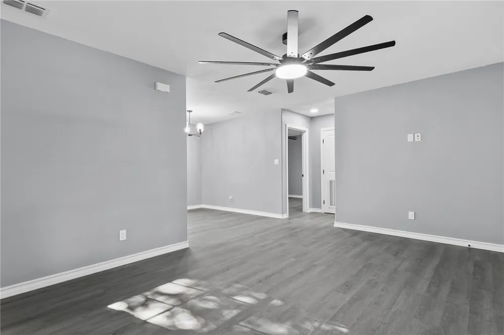 1120 Oakland Alice, TX 78332