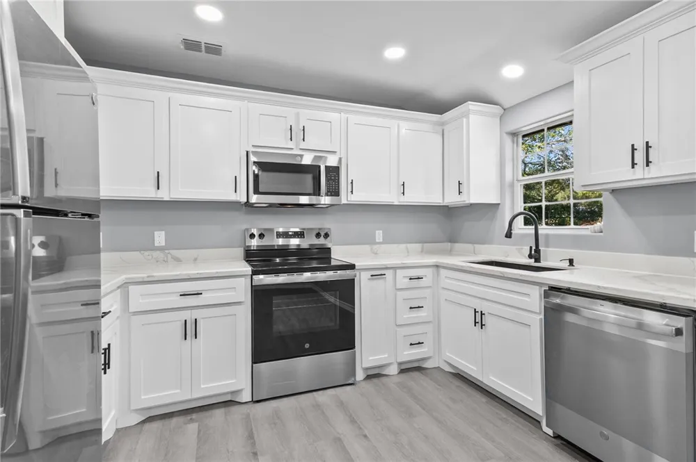 1120 Oakland Alice, TX 78332