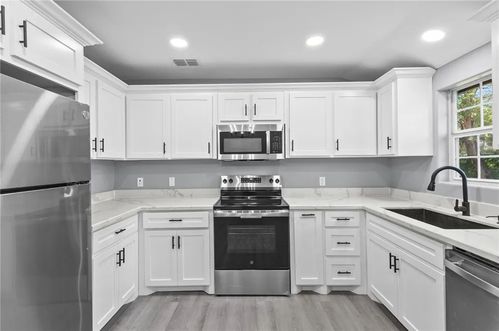 1120 Oakland Alice, TX 78332
