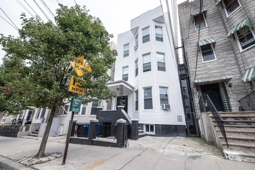 1808 WEST ST Union City, NJ 07087