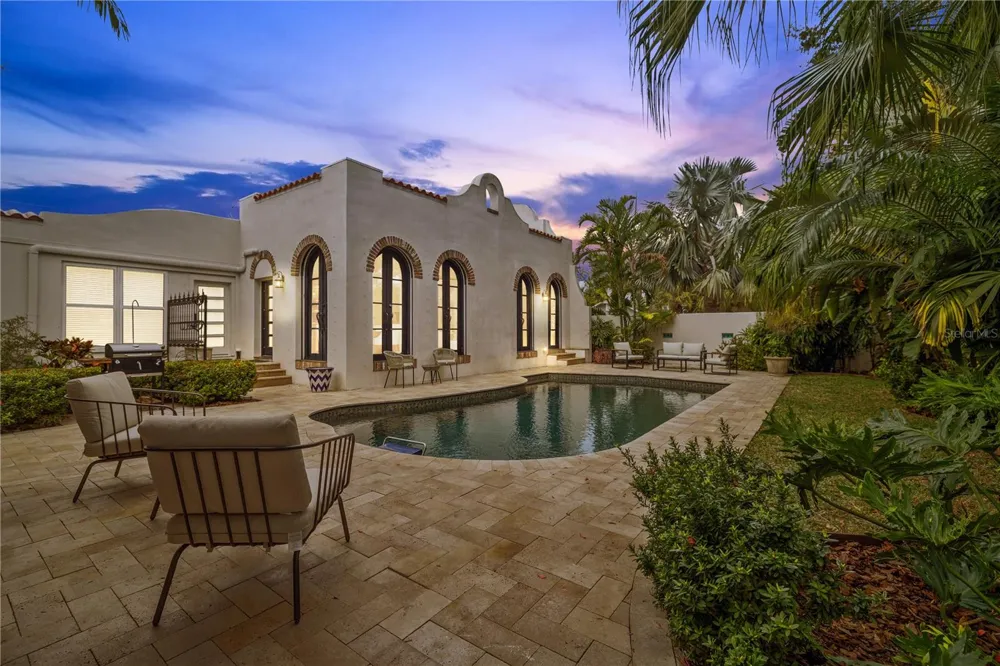 220 14TH AVENUE St Petersburg, FL 33701