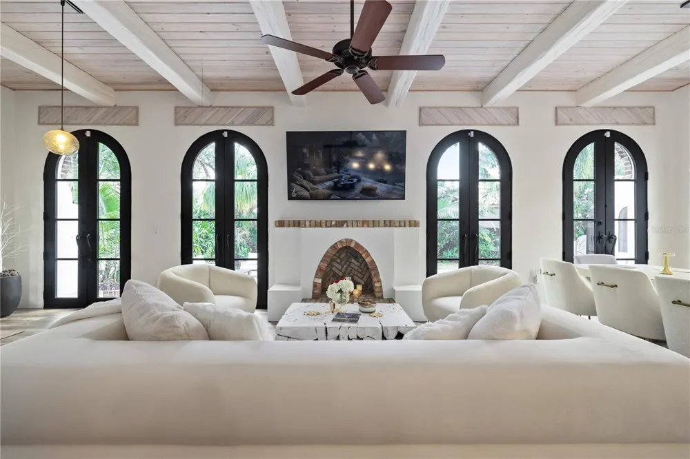 220 14TH AVENUE St Petersburg, FL 33701