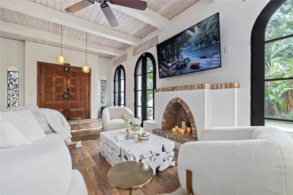 220 14TH AVENUE St Petersburg, FL 33701