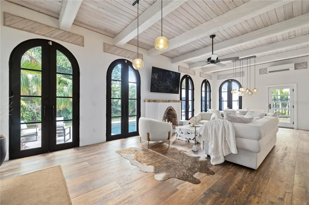 220 14TH AVENUE St Petersburg, FL 33701