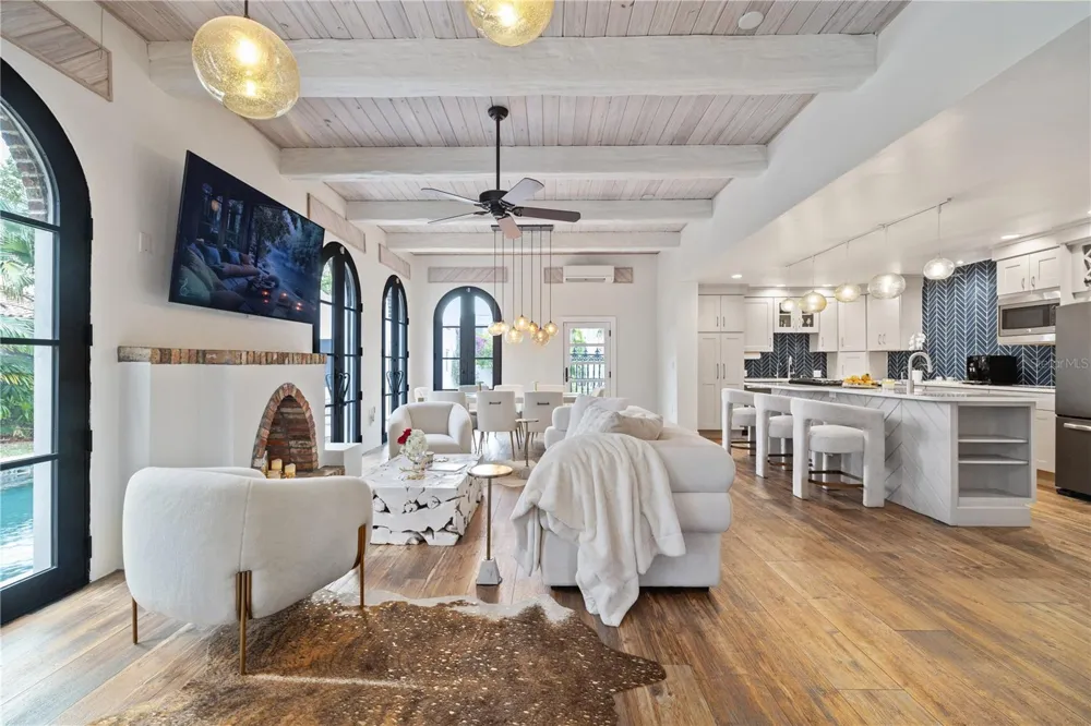220 14TH AVENUE St Petersburg, FL 33701