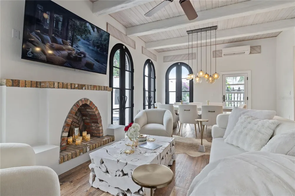 220 14TH AVENUE St Petersburg, FL 33701
