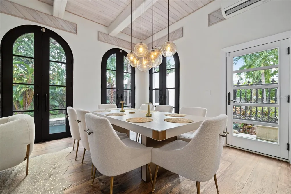 220 14TH AVENUE St Petersburg, FL 33701