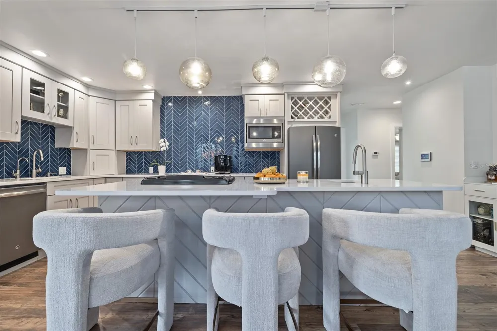 220 14TH AVENUE St Petersburg, FL 33701