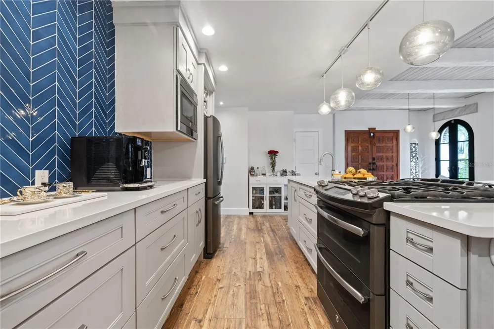 220 14TH AVENUE St Petersburg, FL 33701