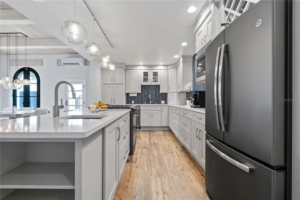 220 14TH AVENUE St Petersburg, FL 33701
