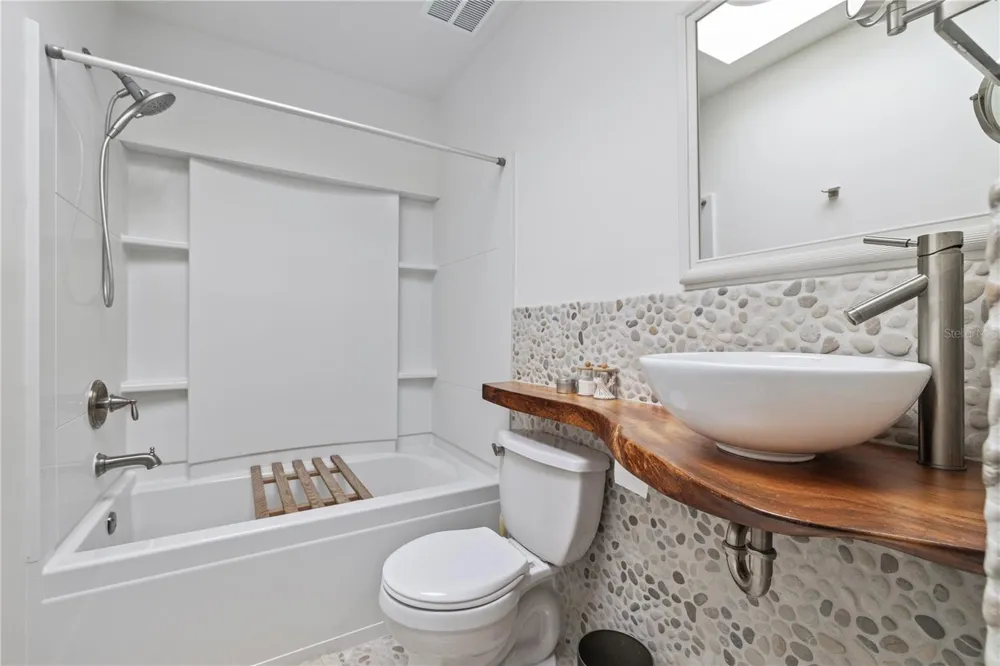 220 14TH AVENUE St Petersburg, FL 33701