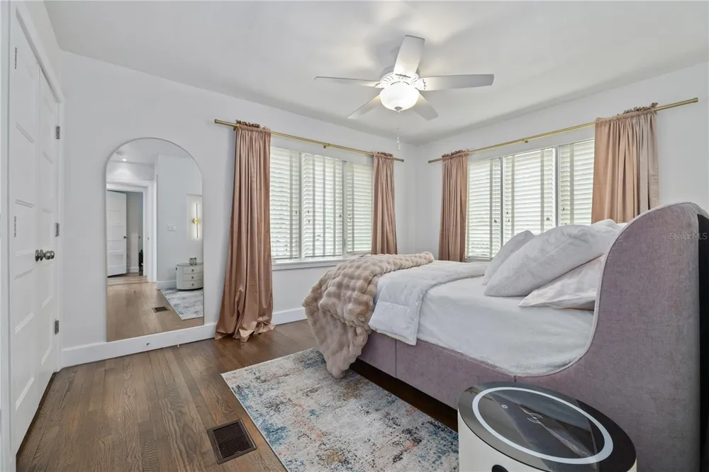 220 14TH AVENUE St Petersburg, FL 33701