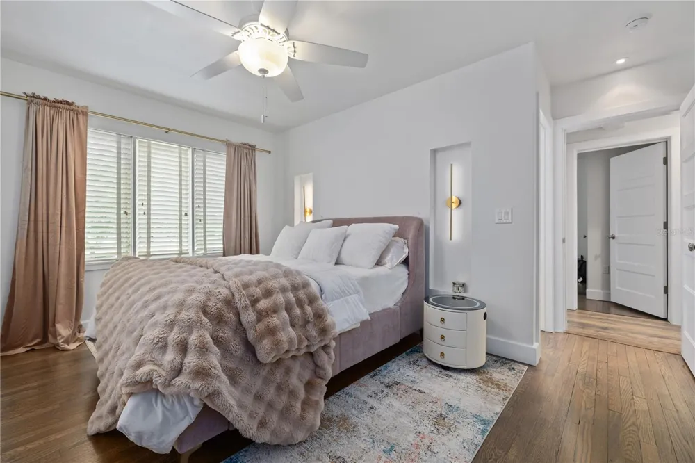220 14TH AVENUE St Petersburg, FL 33701