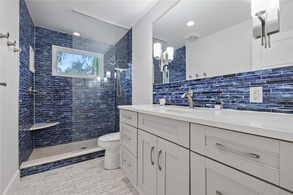 220 14TH AVENUE St Petersburg, FL 33701