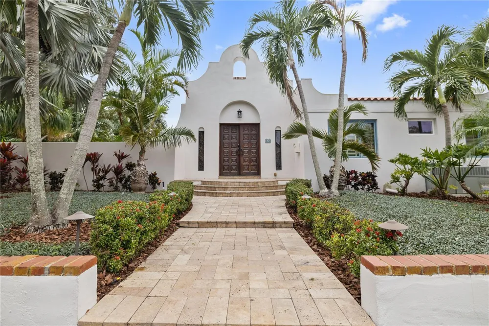220 14TH AVENUE St Petersburg, FL 33701