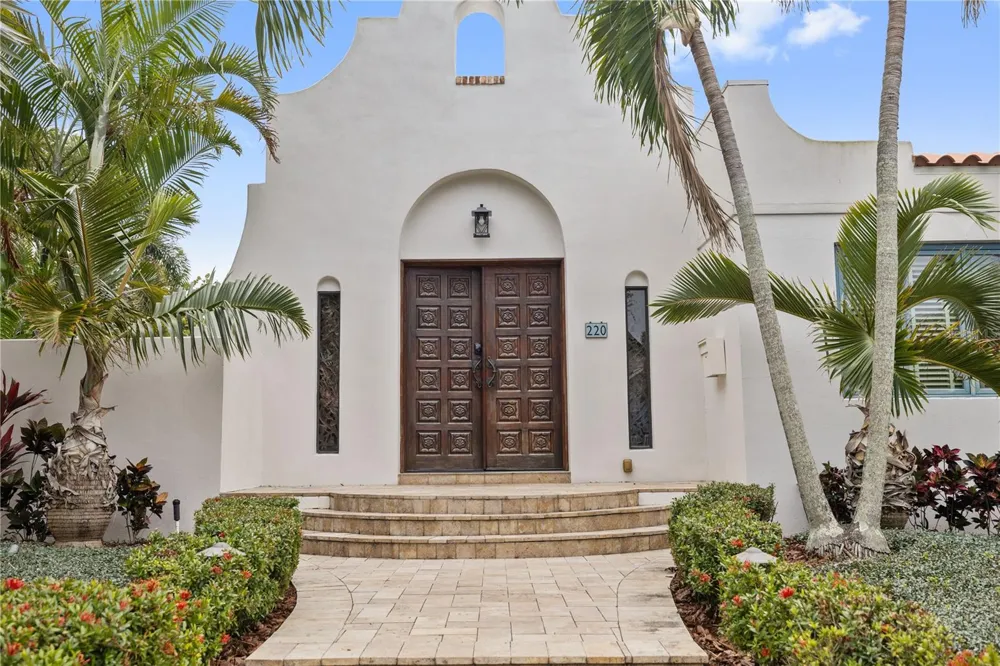 220 14TH AVENUE St Petersburg, FL 33701