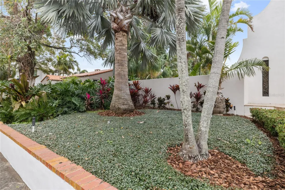 220 14TH AVENUE St Petersburg, FL 33701